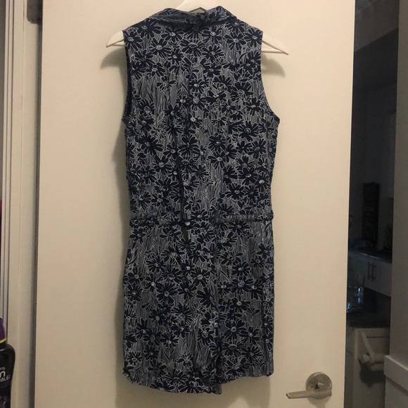 Size 6 navy and white Banana Republic romper - Picture 2 of 3